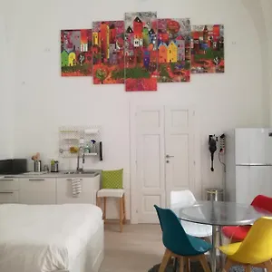 House Of Colors , Bari Włochy